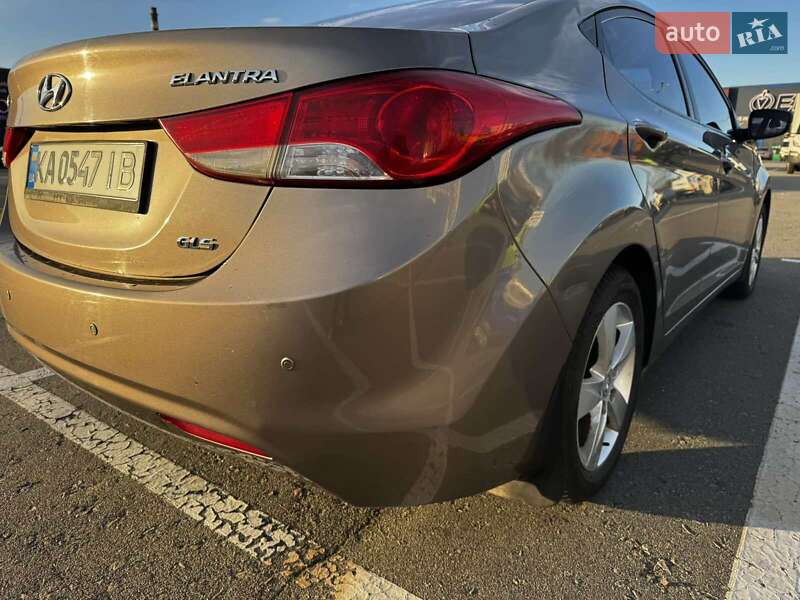 Седан Hyundai Elantra 2013 в Києві