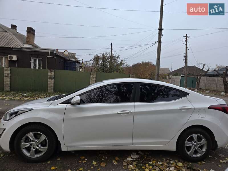 Седан Hyundai Elantra 2015 в Днепре