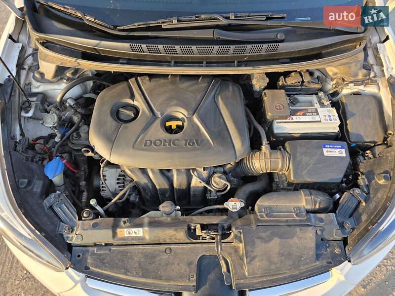Седан Hyundai Elantra 2015 в Днепре