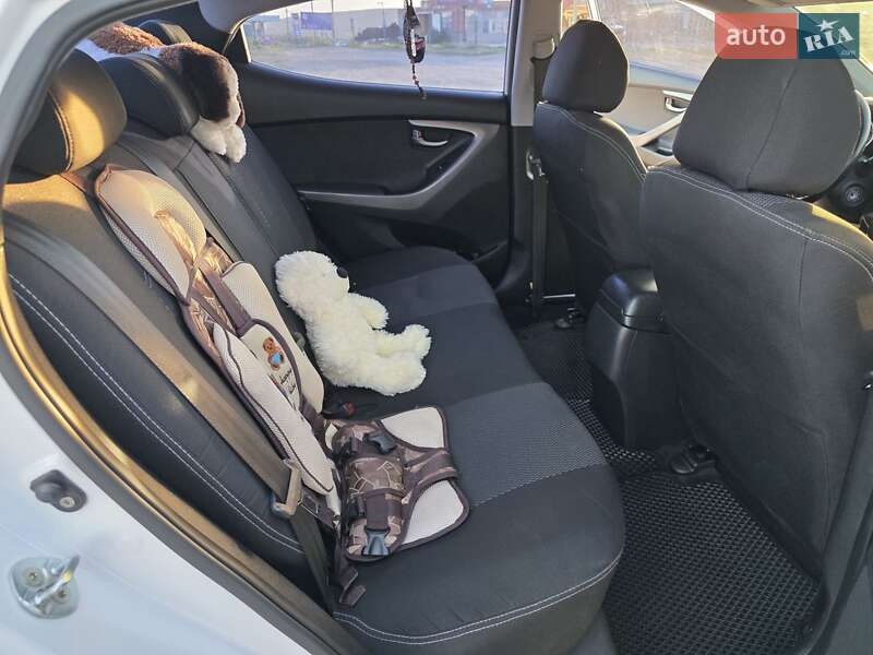Седан Hyundai Elantra 2015 в Днепре