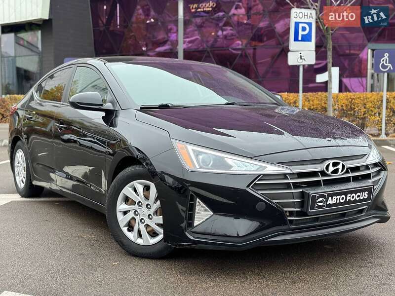 Седан Hyundai Elantra 2019 в Киеве