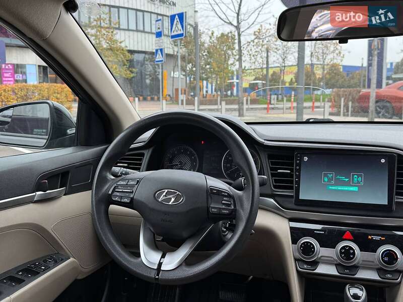 Седан Hyundai Elantra 2019 в Киеве