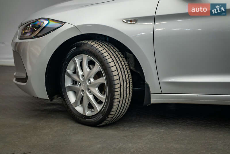 Седан Hyundai Elantra 2018 в Киеве