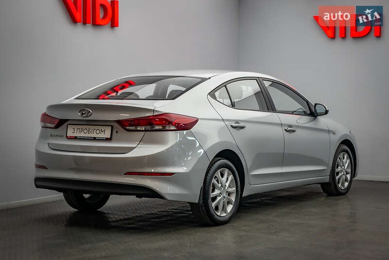 Седан Hyundai Elantra 2018 в Киеве