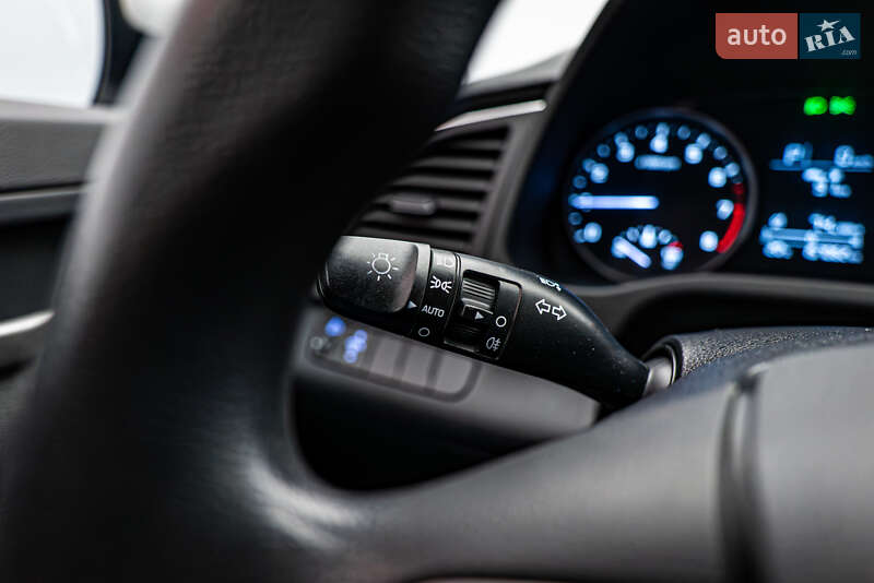 Седан Hyundai Elantra 2018 в Киеве