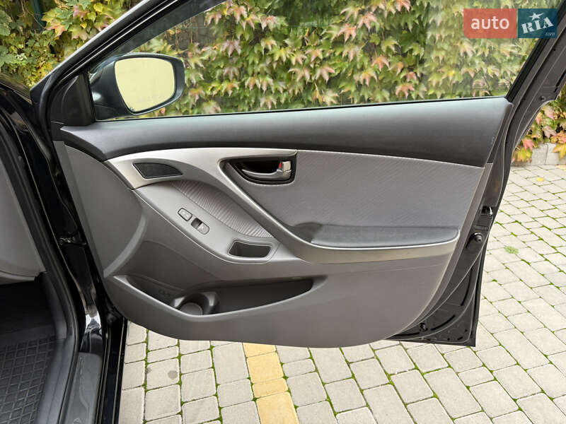 Седан Hyundai Elantra 2013 в Одессе фото 57 Седан Hyundai Elantra 2013 в Одессе