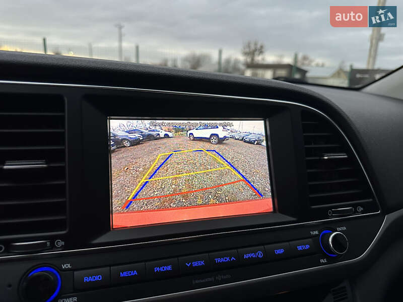 Седан Hyundai Elantra 2016 в Львове