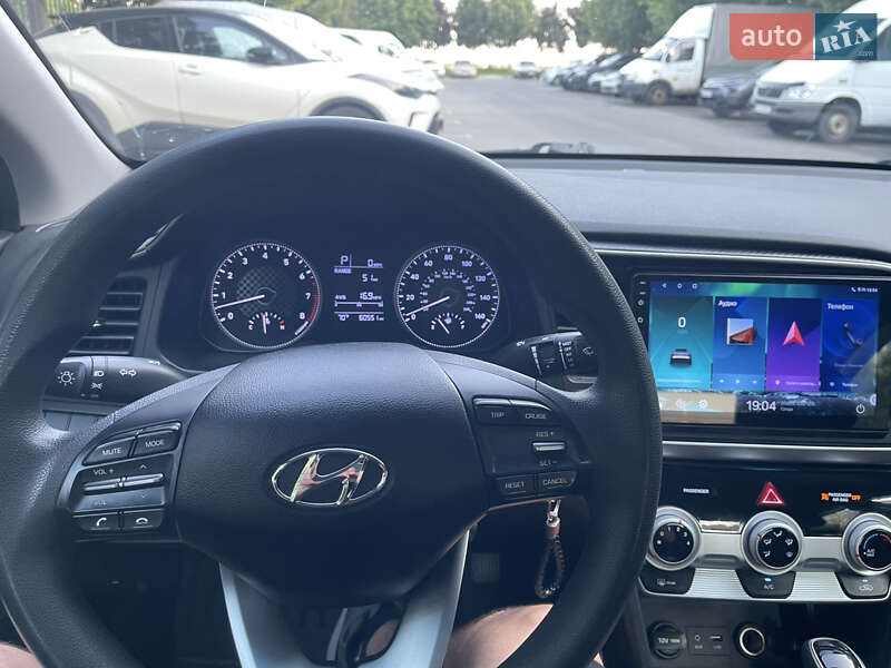 Седан Hyundai Elantra 2018 в Киеве