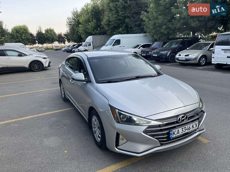 Седан Hyundai Elantra 2018 в Киеве