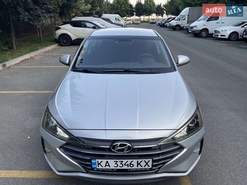 Седан Hyundai Elantra 2018 в Киеве