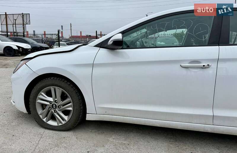 Седан Hyundai Elantra 2019 в Киеве