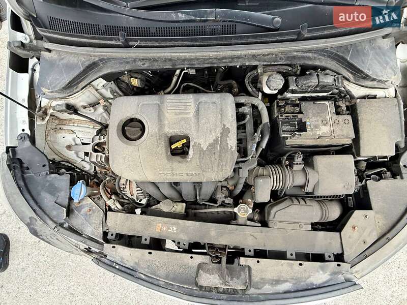 Седан Hyundai Elantra 2019 в Киеве