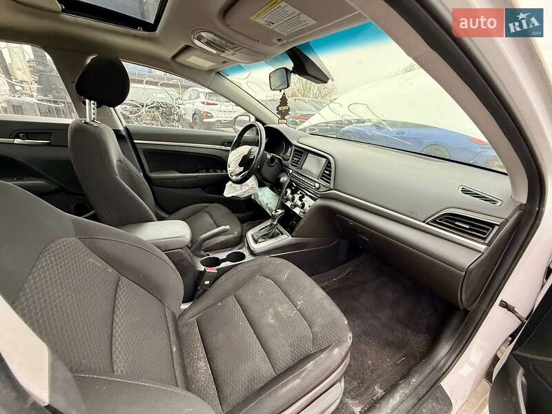 Седан Hyundai Elantra 2019 в Киеве
