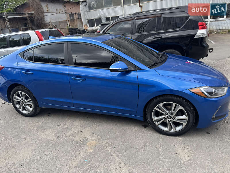 Седан Hyundai Elantra 2017 в Киеве