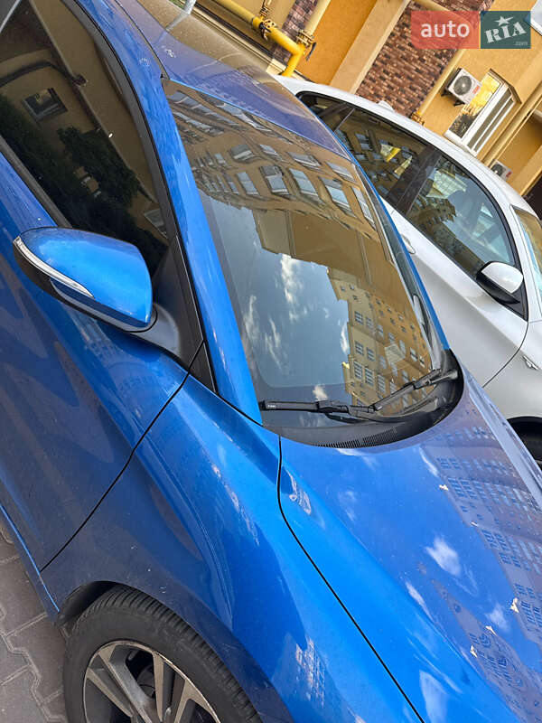 Седан Hyundai Elantra 2017 в Киеве