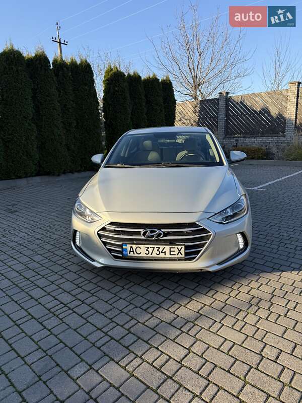Седан Hyundai Elantra 2016 в Луцке