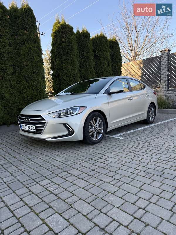 Седан Hyundai Elantra 2016 в Луцке