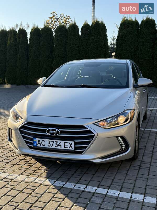 Седан Hyundai Elantra 2016 в Луцке