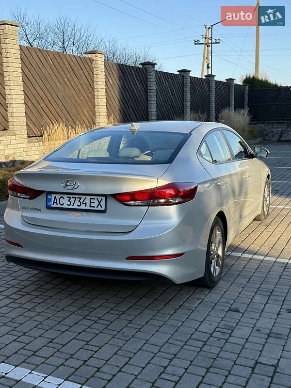 Седан Hyundai Elantra 2016 в Луцке