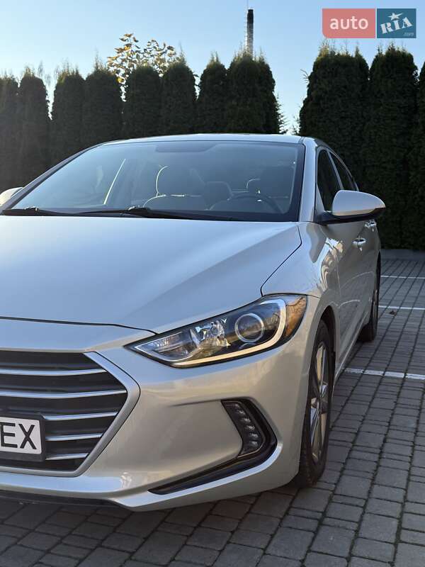 Седан Hyundai Elantra 2016 в Луцке