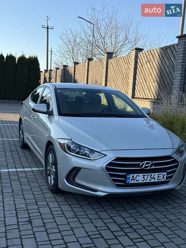 Седан Hyundai Elantra 2016 в Луцке