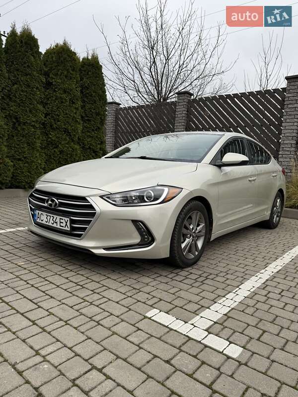 Седан Hyundai Elantra 2016 в Луцке