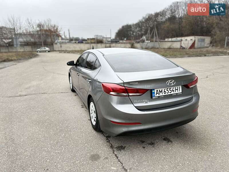 Седан Hyundai Elantra 2018 в Житомирі