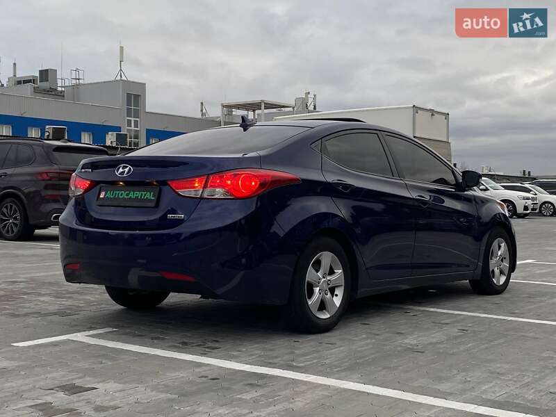 Седан Hyundai Elantra 2011 в Києві