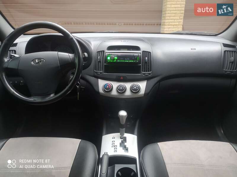 Седан Hyundai Elantra 2008 в Днепре