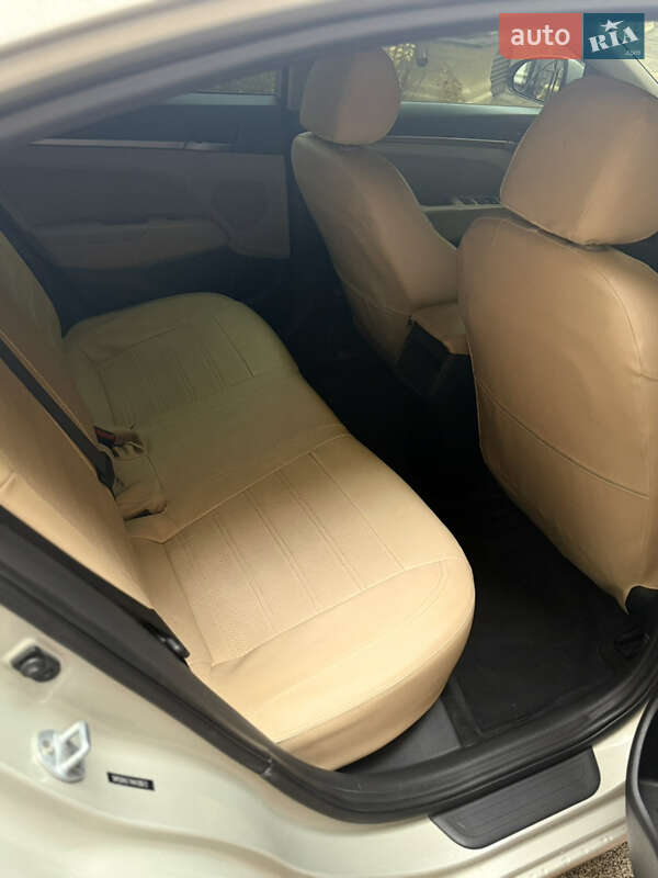 Седан Hyundai Elantra 2016 в Києві фото 11 Седан Hyundai Elantra 2016 в Києві