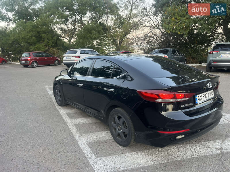 Седан Hyundai Elantra 2017 в Одессе
