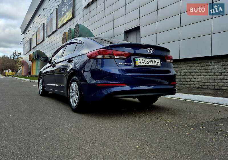 Седан Hyundai Elantra 2018 в Києві