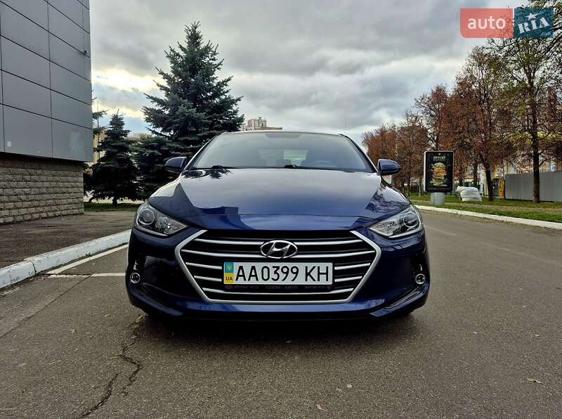Седан Hyundai Elantra 2018 в Києві