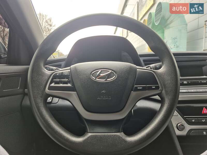 Седан Hyundai Elantra 2018 в Києві