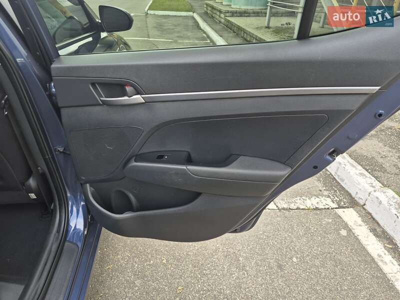 Седан Hyundai Elantra 2018 в Києві