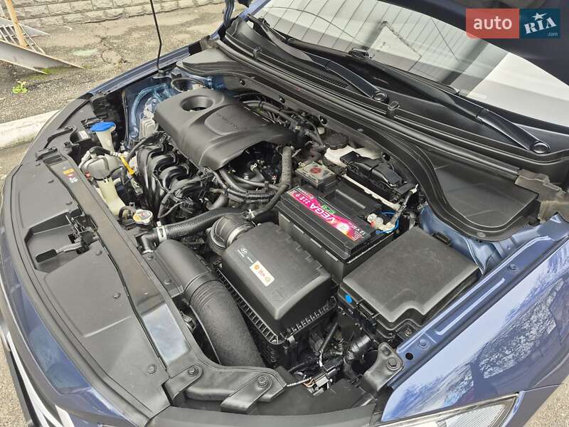 Седан Hyundai Elantra 2018 в Києві