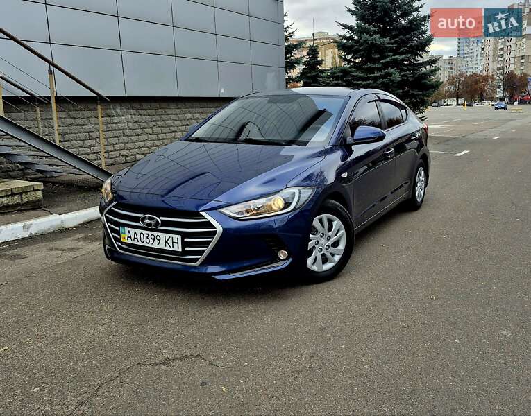 Седан Hyundai Elantra 2018 в Києві