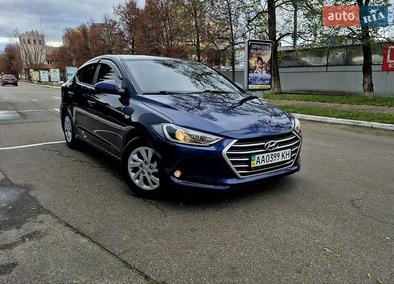 Седан Hyundai Elantra 2018 в Києві
