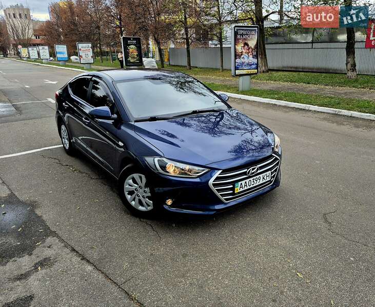 Седан Hyundai Elantra 2018 в Києві