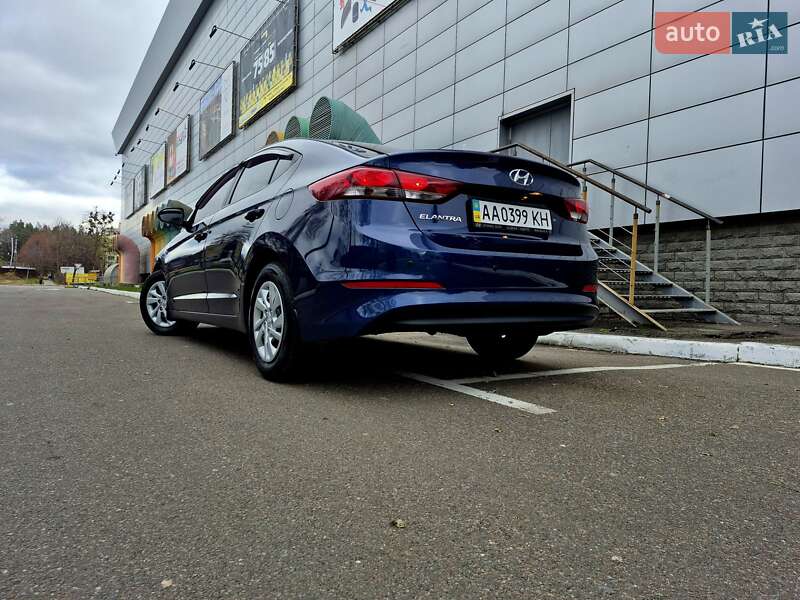 Седан Hyundai Elantra 2018 в Києві