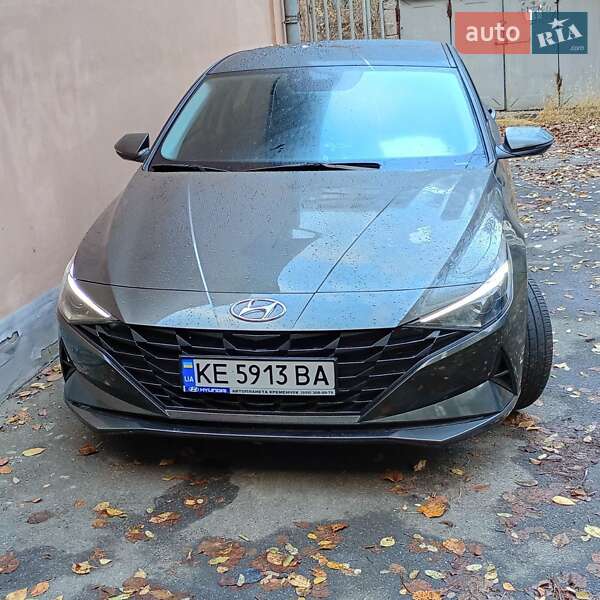 Седан Hyundai Elantra 2023 в Дніпрі