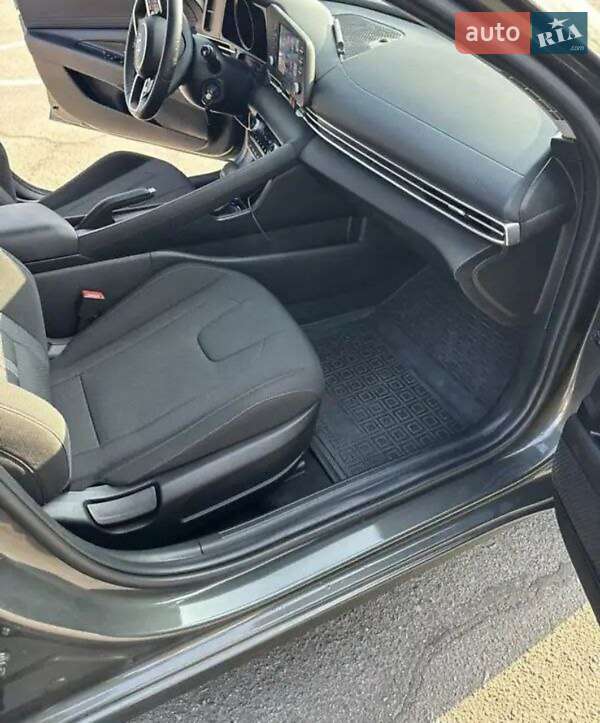 Седан Hyundai Elantra 2023 в Дніпрі