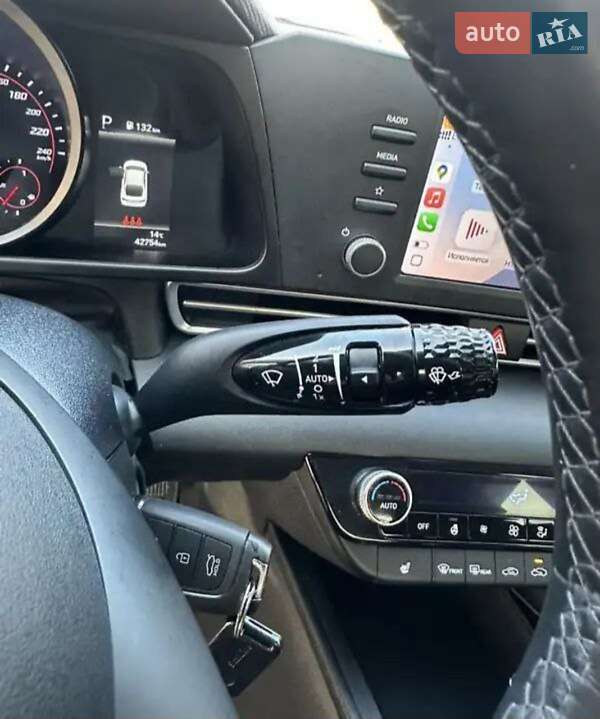 Седан Hyundai Elantra 2023 в Дніпрі