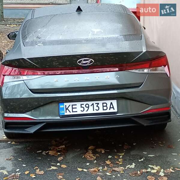 Седан Hyundai Elantra 2023 в Дніпрі