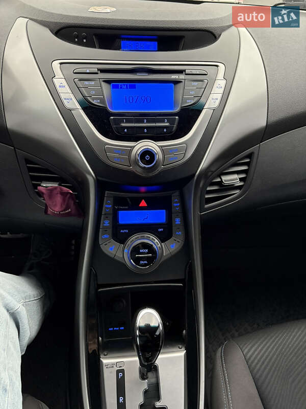 Седан Hyundai Elantra 2012 в Броварах