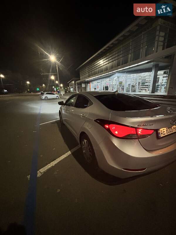 Седан Hyundai Elantra 2014 в Днепре