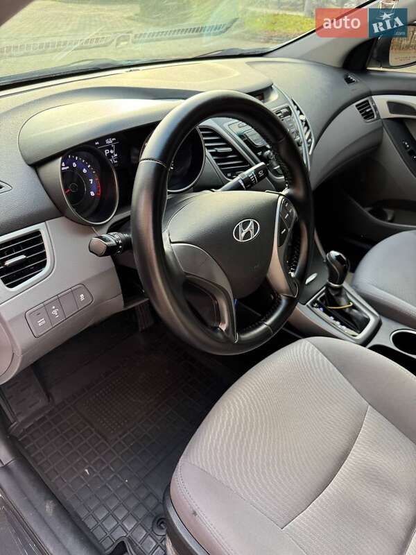 Седан Hyundai Elantra 2014 в Миргороде