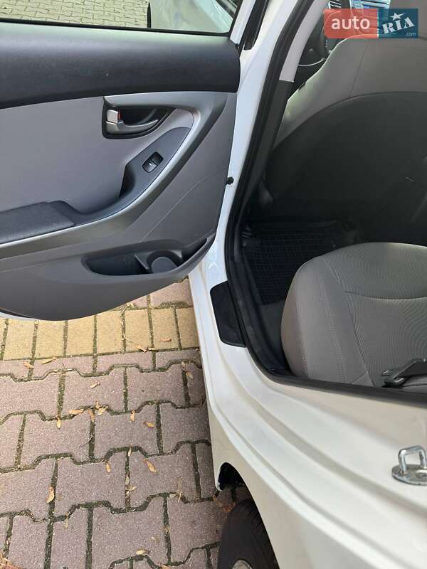 Седан Hyundai Elantra 2014 в Миргороде