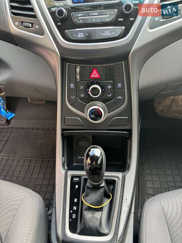 Седан Hyundai Elantra 2014 в Миргороде
