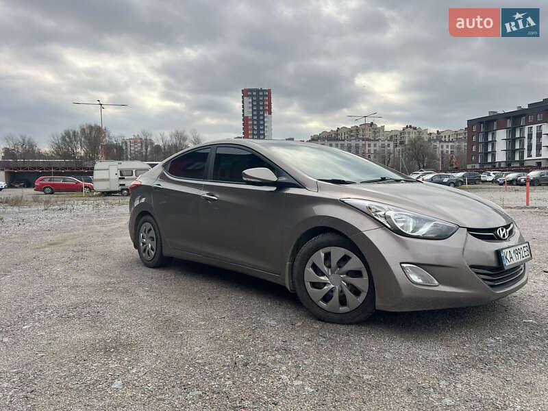 Седан Hyundai Elantra 2013 в Ирпене